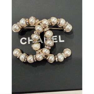 CHANEL Brooch